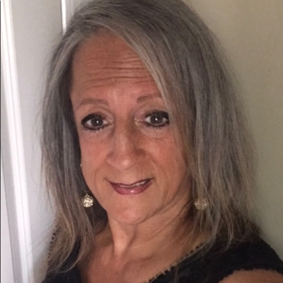 Meet your Posher, Deborah - Picture 3 of 3